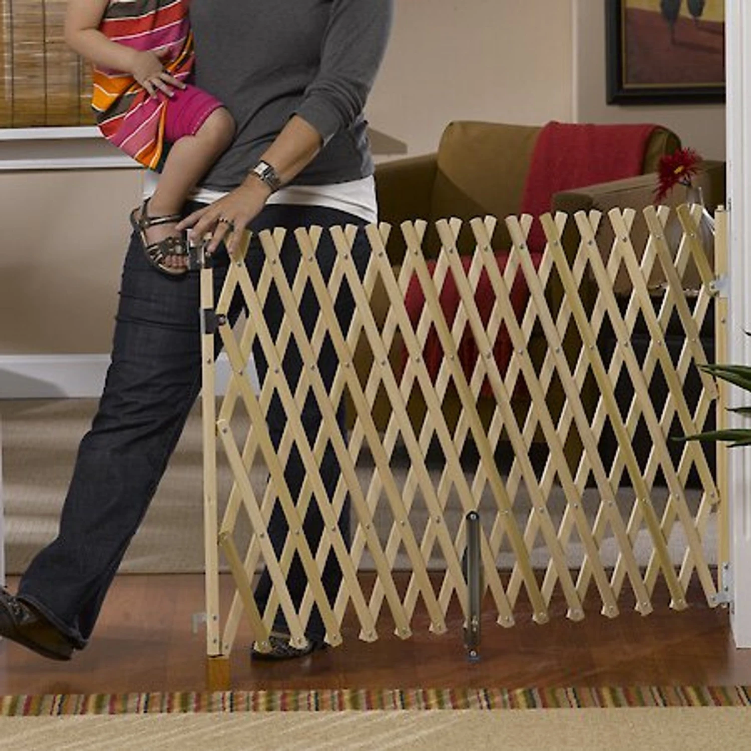 GMI Keepsafe Wooden Expanding Pet Gate 4 GMI Keepsafe Wooden Expanding Pet Gate - Image 2