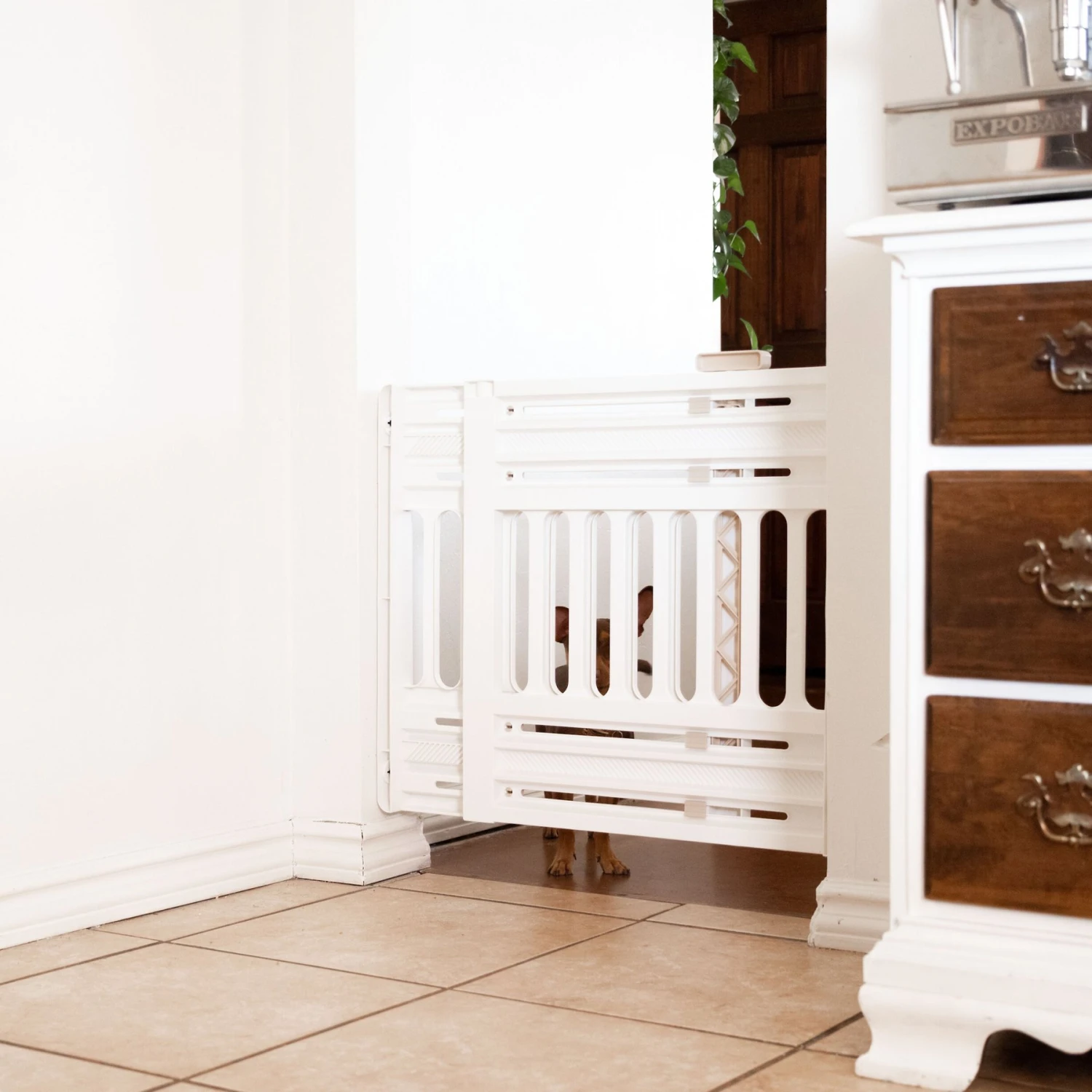 IRIS Plastic Expandable Pressure Mounted Dog & Cat Gate 7 IRIS Plastic Expandable Pressure Mounted Dog & Cat Gate - Image 5