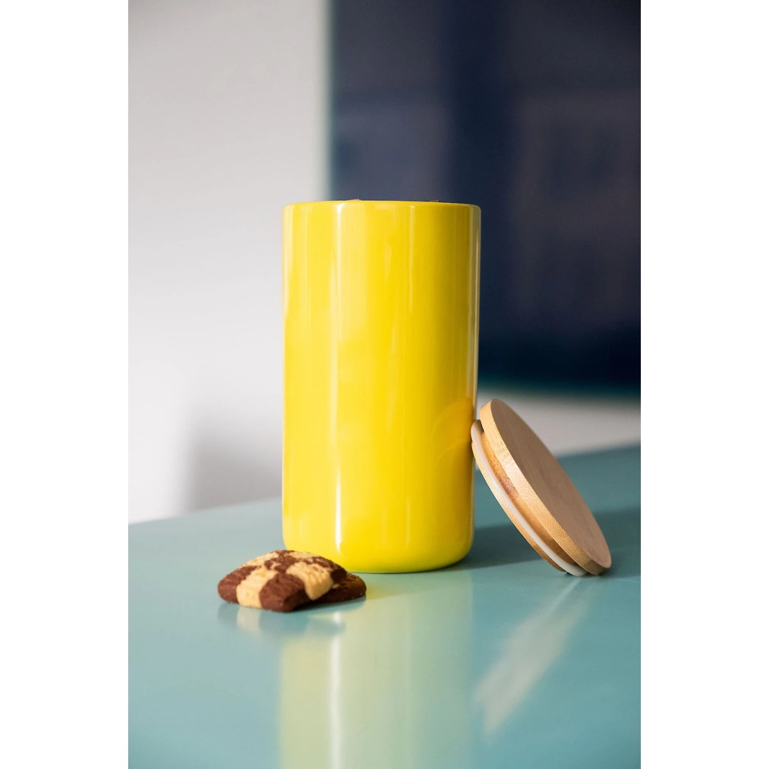 Waggo Simple Solid Ceramic Dog & Cat Treat Jar 4 Waggo Simple Solid Ceramic Dog & Cat Treat Jar - Image 2