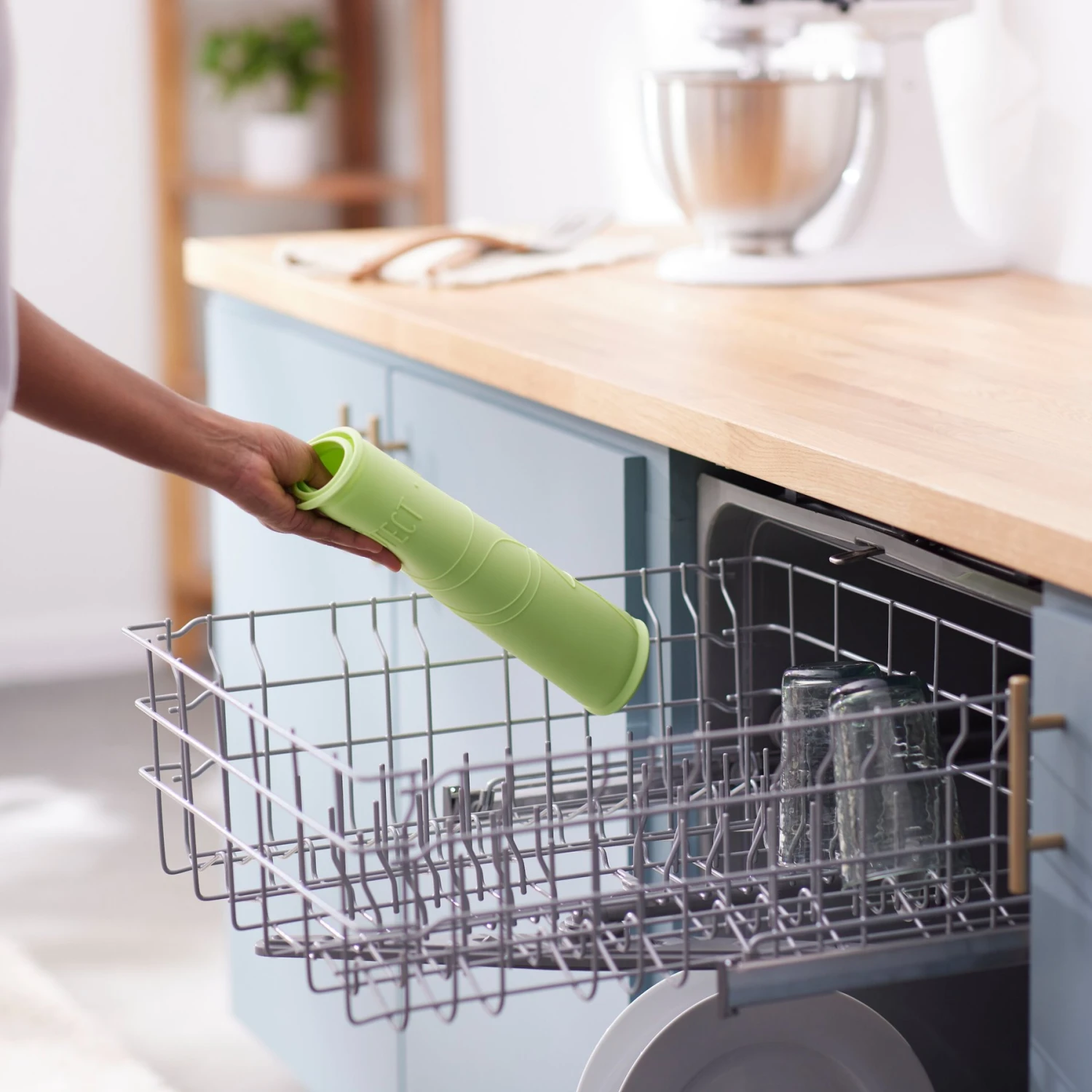 STAR WARS THE MANDALORIAN GROGU Snack Silicone Dog & Cat Food Mat 7 STAR WARS THE MANDALORIAN GROGU Snack Silicone Dog & Cat Food Mat - Image 5