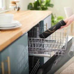 Frisco Silicone Fish Print Dog & Cat Food Mat, Black -Pet Dog Supply Store 311953 PT5. AC SS1800 V1642543891