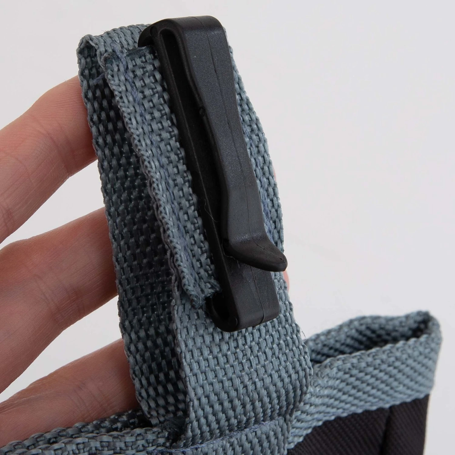 Pounce + Fetch Cat & Dog Training Treats Pouch, Black 7 Pounce + Fetch Cat & Dog Training Treats Pouch, Black - Image 5